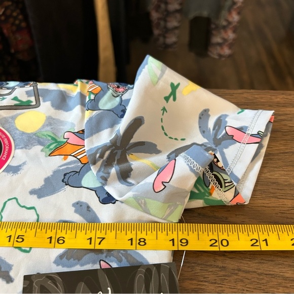 💕 NWT Disney Blue Stitch Print Shirt scrub XS - Picture 9 of 10